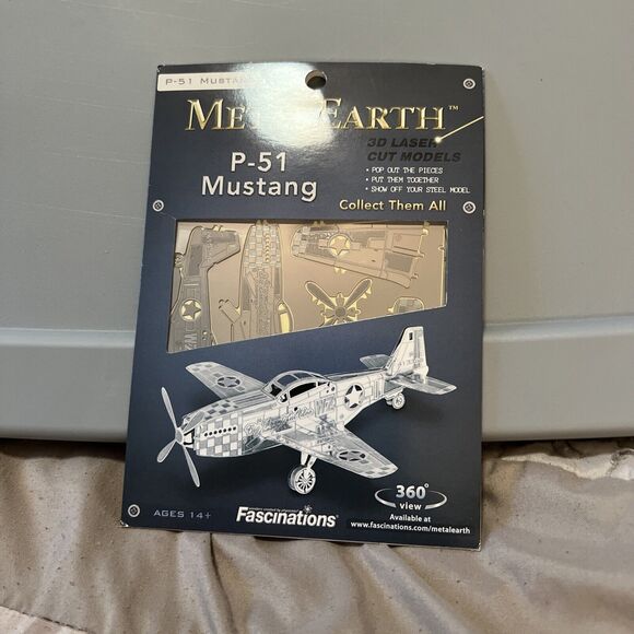 METAL EARTH P-51 MUSTANG 3-D LASER CUT MODEL AIRPLANE KIT 3D NEW NIP 2012 360v - Picture 1 of 7